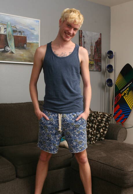 American husky guy Kyle Kash and young Kip Ryker have a good anal sex