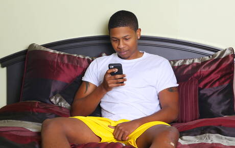 Le dur à cuire noir Dontae Morningwood taquine sa bite