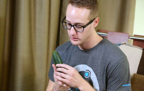 Lindo garoto Scotty Blake provocando seu pau