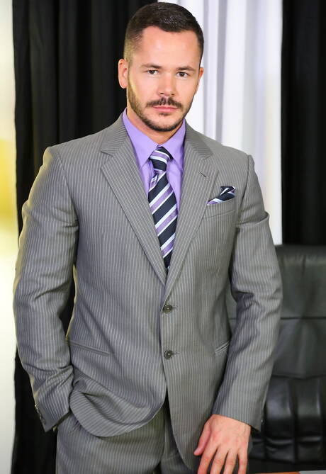 Il duro russo Valentin Petrov e il muscoloso Patrick Ridge si scopano il culo dopo averlo succhiato