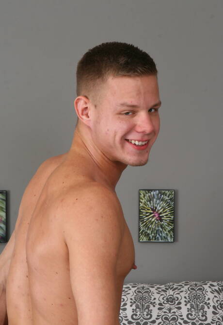 Mili amerykańscy faceci, muskularny Trenton Ducati i przystojny Joseph Rough uprawiają miłość