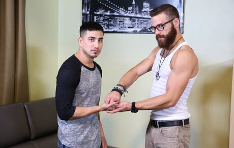 Pride Studios: Pretty american boys strongman Hunter Vance and otter Tommy Defendi fuck after dick sucking