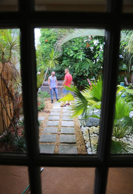 Der amerikanische Schönling Jace Chambers und der kubanische Bär Fernando Del Rio lieben sich im Freien