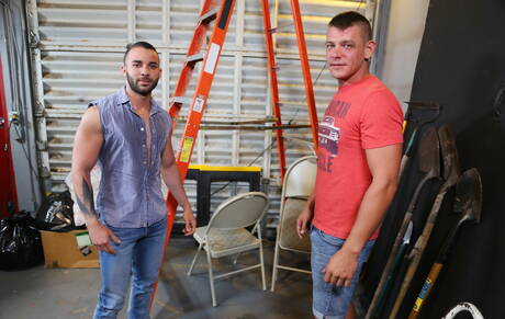 Der amerikanische Schönling Jace Chambers und der kubanische Bär Fernando Del Rio lieben sich im Freien