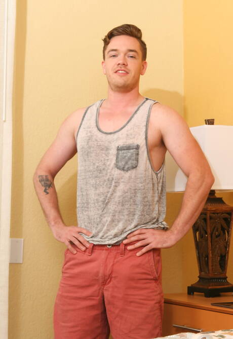 Les Américains célèbres, le beau Lucas Knight et le costaud Andy Banks ont des relations sexuelles torrides à l