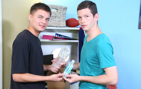 Hete Amerikanen, knappe jongen Benn Heights en jonge kerel Alan Kennedy in harde anale seks