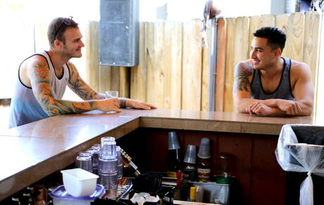 Der heiße amerikanische Superhengst Hunter Vance und der haarige Hengst Christian Wilde haben heißen Sex im Freien