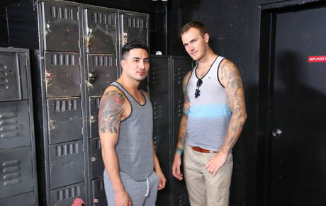 Der heiße amerikanische Superhengst Hunter Vance und der haarige Hengst Christian Wilde haben heißen Sex im Freien