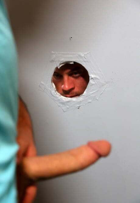 Pride Studios: American pornstars bodybuilder Sean Duran and husky guy Aspen have anal sex