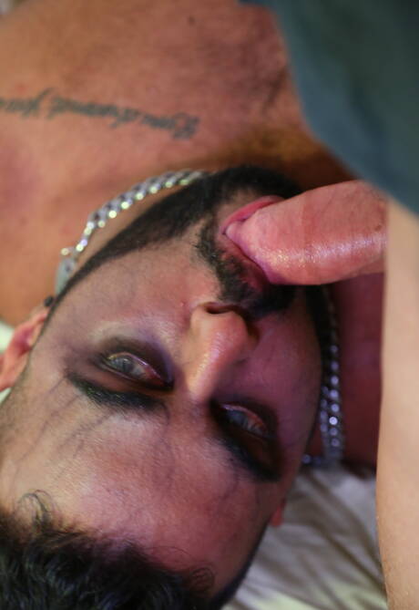 美國硬漢艾薩克哈迪和巴西帥哥托尼奧里昂在吸吮雞巴後做愛