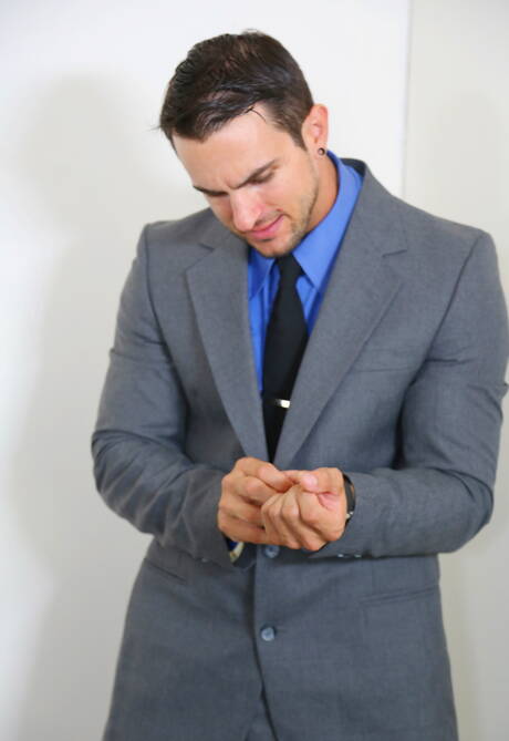 Los simpáticos amigos estadounidenses, el chico duro Phenix Saint y el galán Isaac Hardy, tienen sexo caliente.