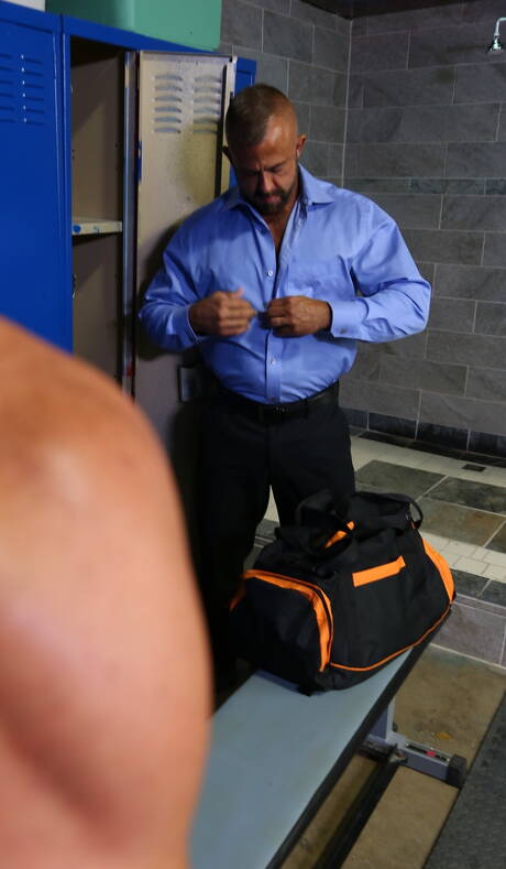 O urso gay tcheco Vic Rocco e o urso americano Jon Galt se chupando e transando