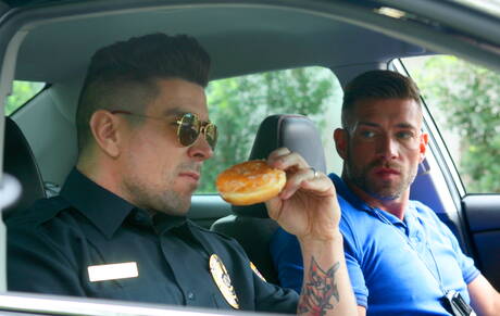 Nice american buddies beefcake Kyle Kash and bodybuilder Bruce Beckham in hot anal sex outdoor