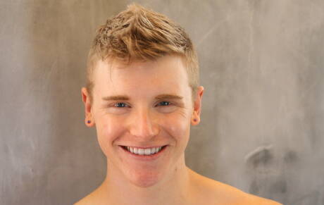 美國肌肉男馬克斯·薩金特和肌肉男亞歷克斯·坦納在吸吮雞巴後做愛