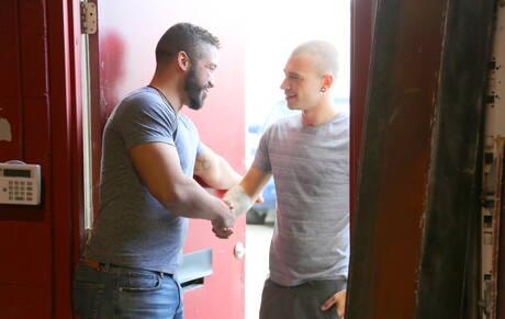 美國帥哥大力士 Trey Turner 和毛茸茸的猛男 Alex Greene 上演熱辣情侶戲