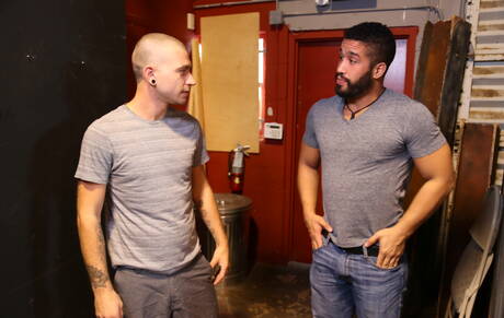 美國帥哥大力士 Trey Turner 和毛茸茸的猛男 Alex Greene 上演熱辣情侶戲