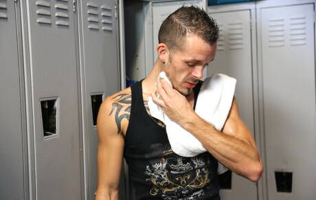 Die berühmten Amerikaner, der Otter Jimmie Slater und der muskulöse Braxton Smith, bei heißer Arschfick-Action unter der Dusche