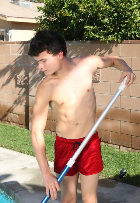 Pride Studios: Vinnie Stefano and american young dude Micky Mackenzie have a hot couple scene in the pool