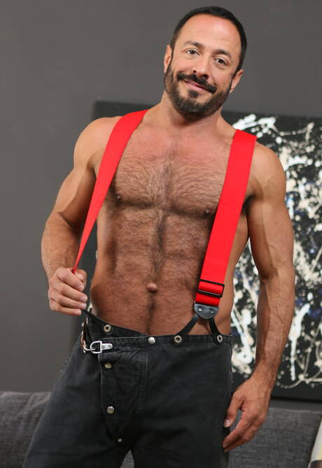 Vinnie Stefano and american young dude Micky Mackenzie have a hot couple scene in the pool