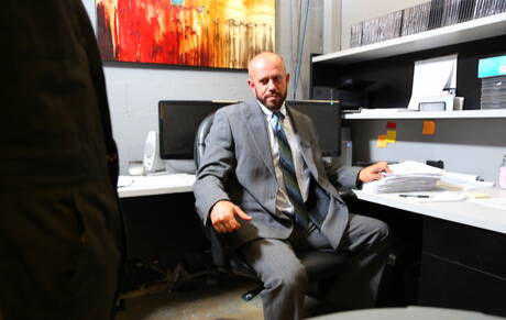 Os americanos gostosos, o musculoso James Hamilton e o fisiculturista Matt Stevens transando depois do boquete