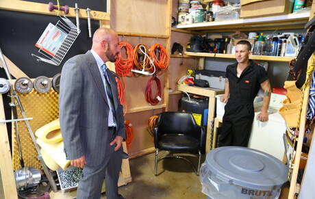 Os americanos gostosos, o musculoso James Hamilton e o fisiculturista Matt Stevens transando depois do boquete