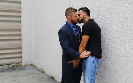 Puerto rican hunky guy Rikk York and american strongman Landon Conrad have a good sex outside