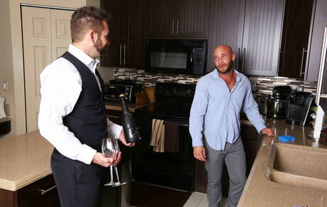 Deux Américains, le dur à cuire Drake Jaden et l