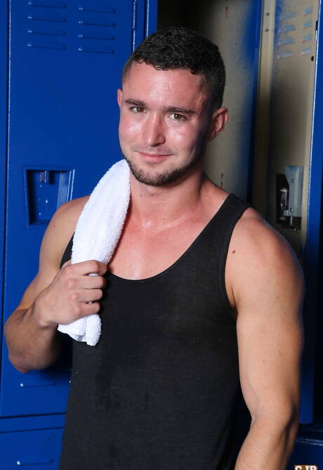 Die amerikanischen Stars Superhengst Toby Springs und Hengst Colt Rivers lutschen und vögeln sich gegenseitig