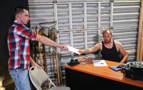 Os famosos americanos, o fortão Toby Springs e o garanhão peludo Dustin Steele se chupando e transando