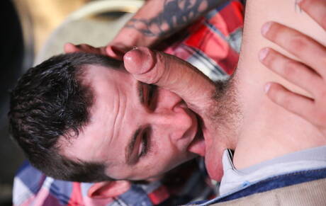 Os famosos americanos, o fortão Toby Springs e o garanhão peludo Dustin Steele se chupando e transando