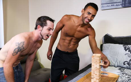 Pretty american boys beefy Toby Springs and muscular Jay Alexander fuck after interracial dick sucking