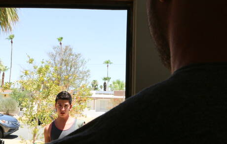 Zmysłowy chłopak Sam Arthur i seksowny ogier Bryan Knight uprawiają miłość na zewnątrz