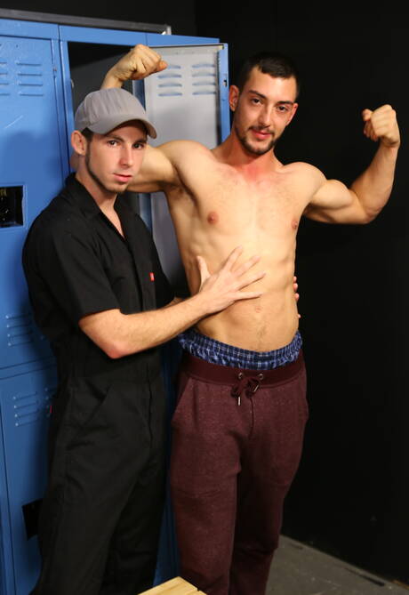 O super garanhão americano Toby Springs e Chase Klein fodendo uma bunda