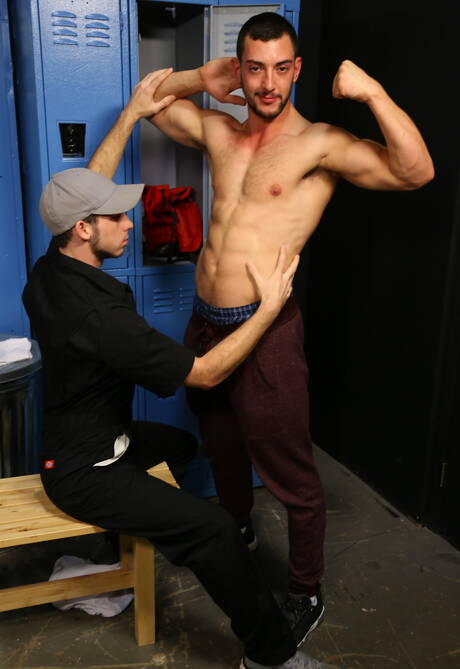 O super garanhão americano Toby Springs e Chase Klein fodendo uma bunda