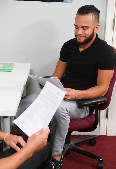 Der sexy Amerikaner Adam Bryant und der harte Kerl Javier Cruz ficken nach dem Schwanzlutschen