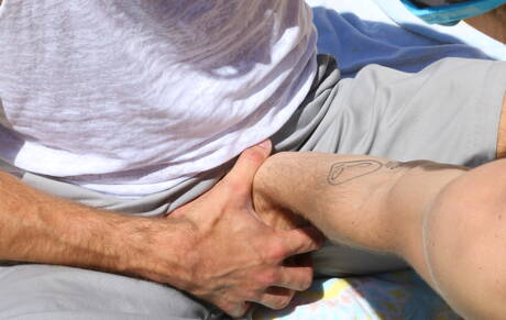 Der gut gebaute Amerikaner Wesley Woods und der schöne Junge Austin Ryder haben heißen Sex im Pool