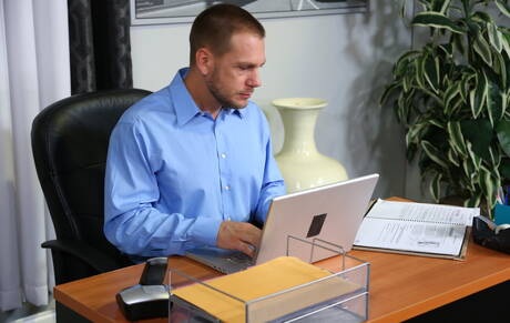 拉丁帥哥 Trey Turner 和德國粗壯漢子 Hans Berlin 的黑人和白人性愛