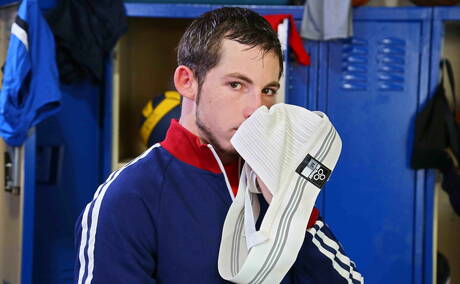 El galán americano Toby Springs se masturba