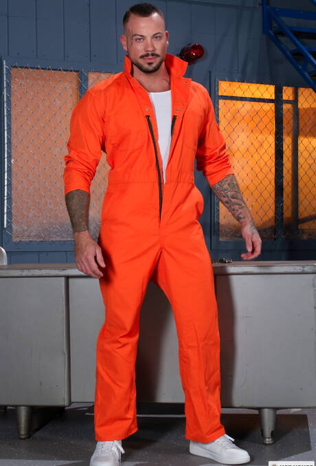 Falcon Studios: Two american boys hunk Brian Bonds and strong bull Sean Duran drilling an ass