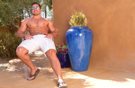 English strongman Gabriel Cross and american strong bull Derek Bolt fuck after blowjob outside