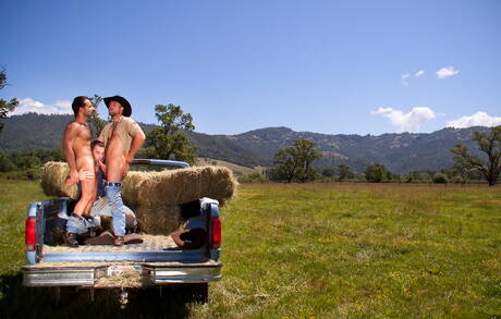 Horny boys Tom Wolfe, Parker Perry and Aybars in hot 3some ass bang outdoor