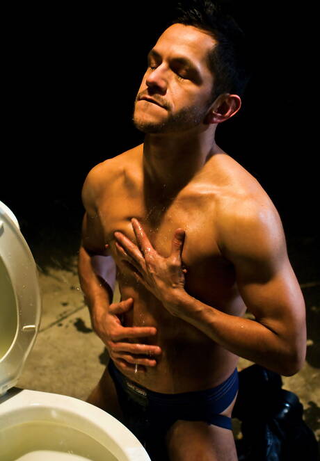 激情三人行：Damien Holt、Shawn Hunter 和 Tris Roberts 激情跨種族肛交