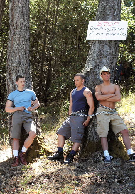 スーパースタッドジェレクとアメリカ人のイケメンジョーフォスターが屋外でフィストファックしながら熱いアナルファックをする