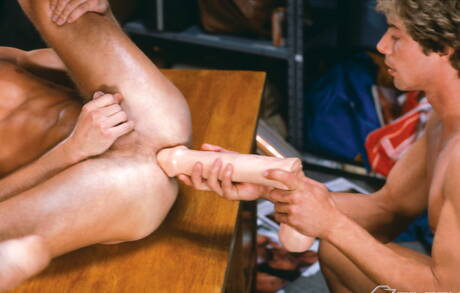 Os caras sensuais Melchor, Joe Gere e Leigh Erickson se chupando e transando