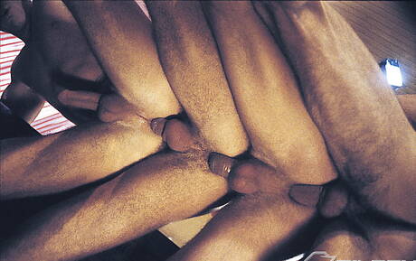 David Moretti, George Vidanov, Istavan Hogyes, Peter Krisztia, Fabio Zoltan in einer klassischen schwulen Gangbang-Orgie