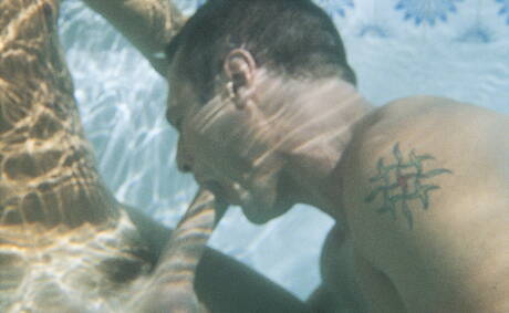 Die geilen Jungs Peter Wilder, David Bradley und Spike haben sich am Pool gegenseitig geknallt