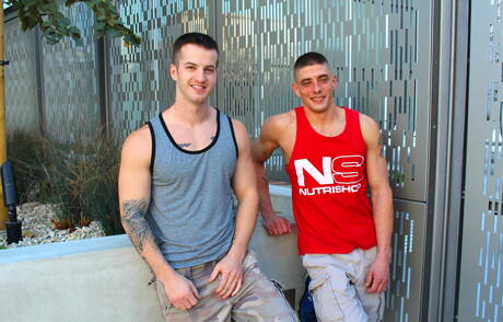 Jerry Price en de Amerikaanse superstud Quentin Gainz neukten elkaar buiten