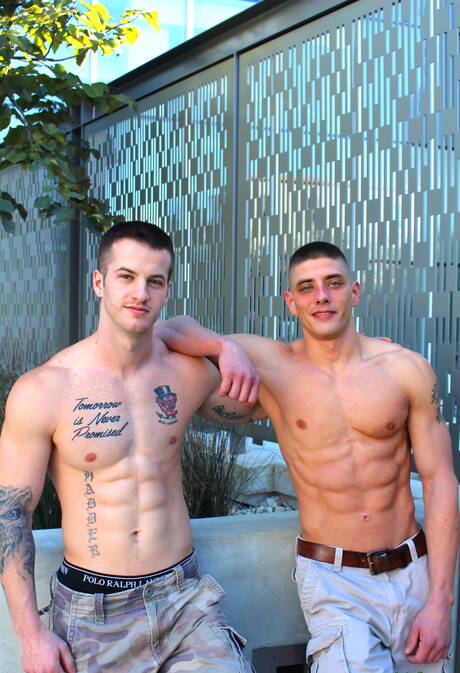 Jerry Price en de Amerikaanse superstud Quentin Gainz neukten elkaar buiten