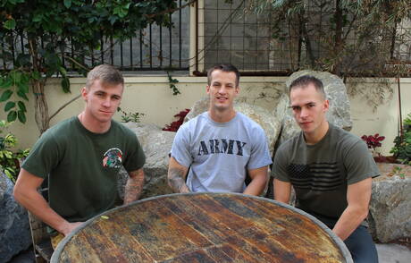 Bezczelni faceci Richard Buldger, Ryan Jordan i Quentin Gainz uprawiali ze sobą seks na świeżym powietrzu