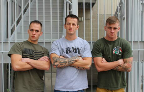 Bezczelni faceci Richard Buldger, Ryan Jordan i Quentin Gainz uprawiali ze sobą seks na świeżym powietrzu